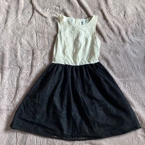 Beautiful lace detail dress s